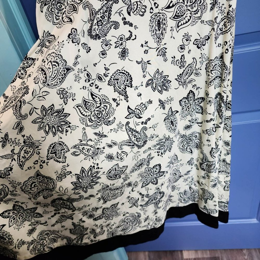 Madison Leigh Paisely Dress - Picture 4 of 8